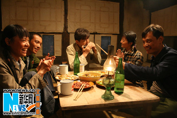 《同龄人》是山东影视中心及北京电视台联合出品的年代情感剧,由 a