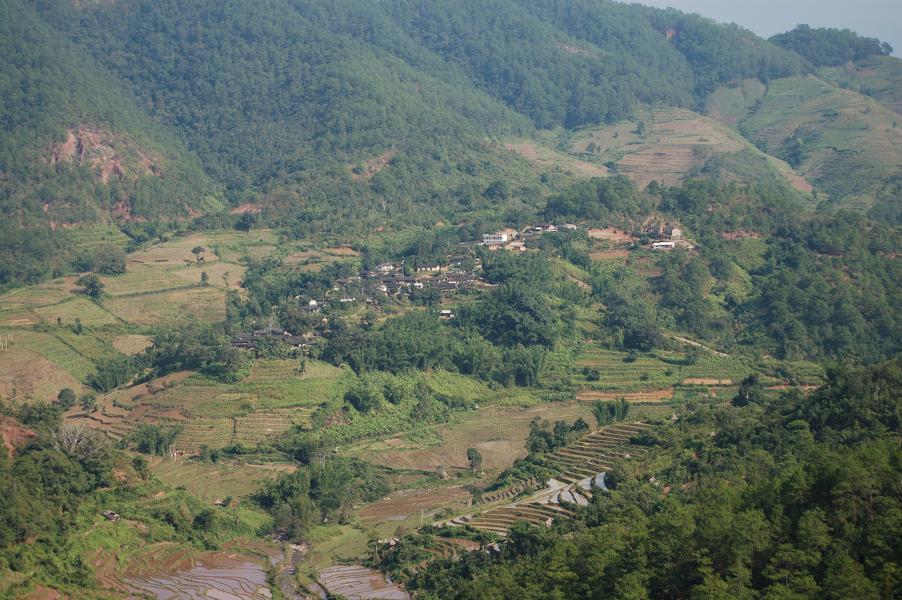 者行村隶属于景谷傣族彝族自治县益智乡,地处益智乡东边,距益智乡