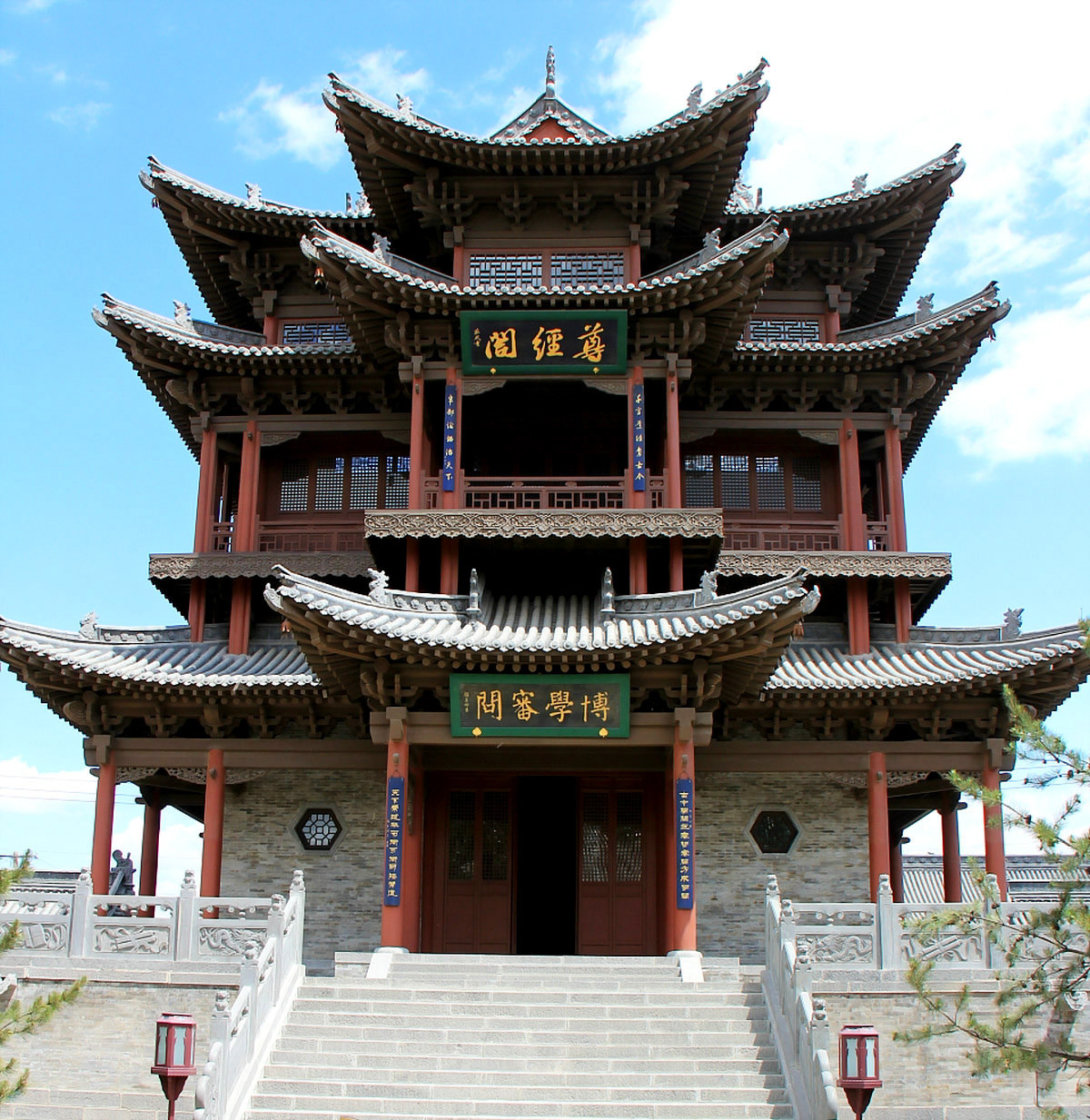  p>大同府文庙位于大同古城东南隅,明初时由云中驿改建而成.