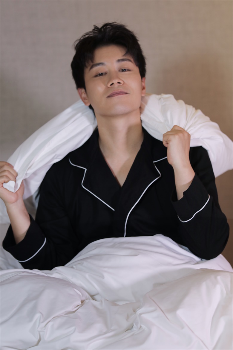  p data-id="gnx2tknsfj">顾问,中国内地影视男演员.