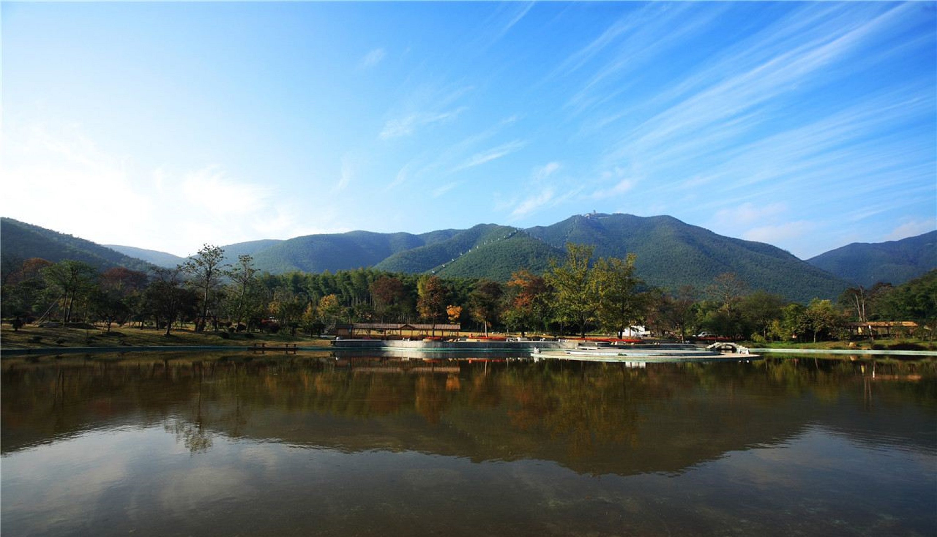  p>宜兴竹海风景区位于 a target="_blank" href="/item/江苏省
