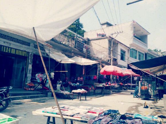  p data-id="gnwzic71hp">六马镇位于镇宁自治县南部,距镇宁县城63