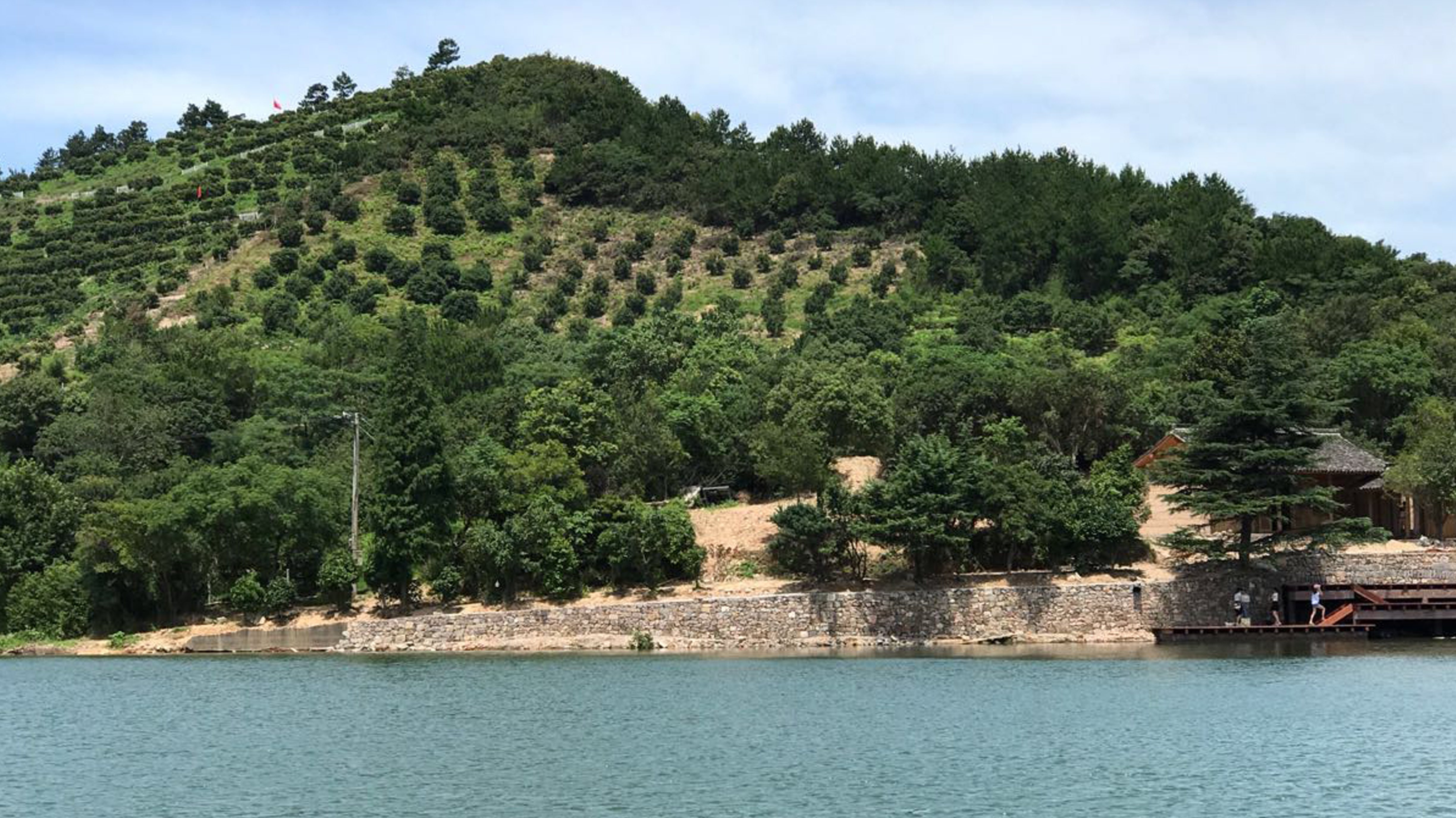 data-lemmaid="2384416">慈溪市 /a>鸣鹤镇西栲栳山麓上林湖一带,为
