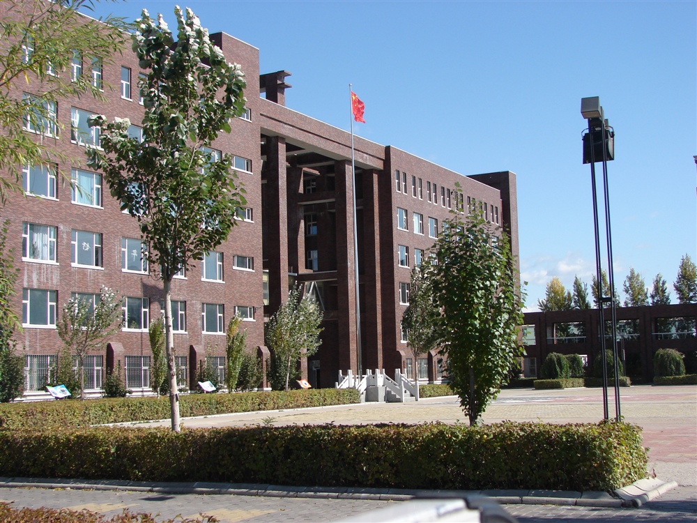  p>桦甸一中成立于1949年3月27日,与共和国同龄.