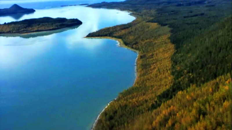  p>立图亚湾(lituya bay)是一个位于美国阿拉斯加州的峡湾,长14.