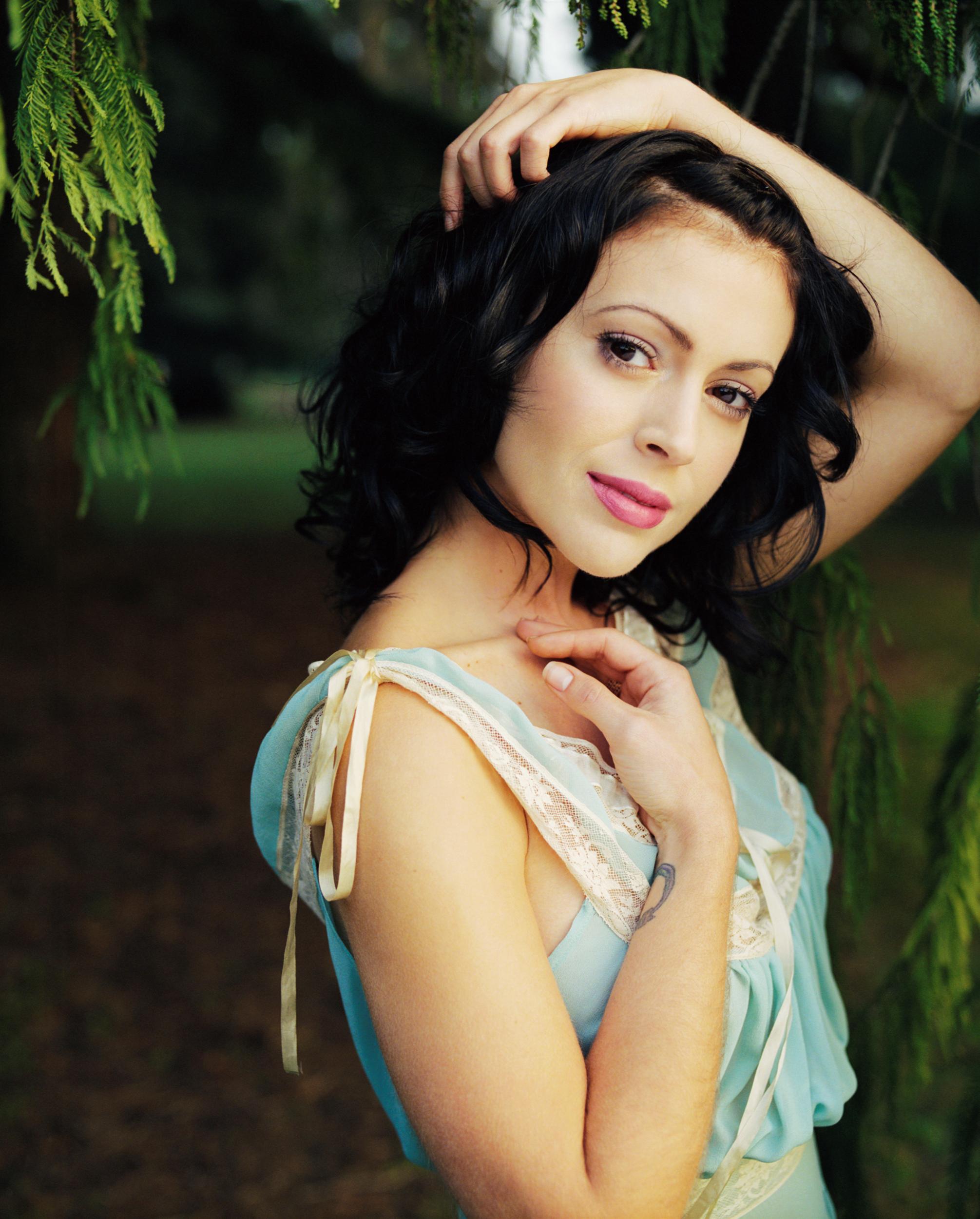 milano) /i>,1972年12月19日出生于美国纽约州纽约市布鲁克林区,演员