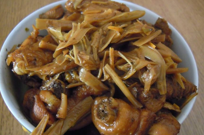 href="/item/黄花菜/860382" data-lemmaid="860382">黄花菜 /a>,鸡肉