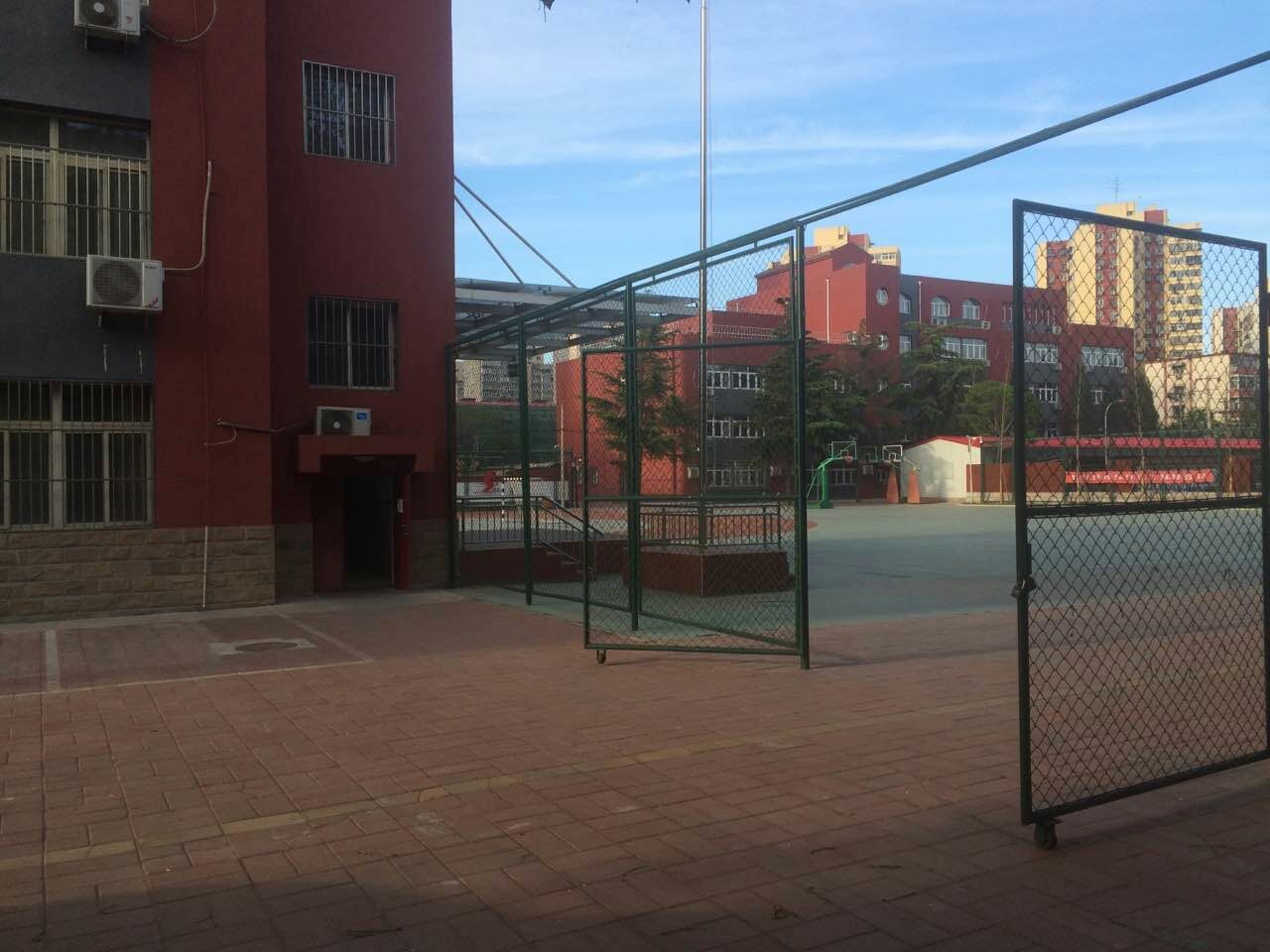  p>垂杨柳中心小学始建于1962年,原校址位于朝阳区垂杨柳中街.