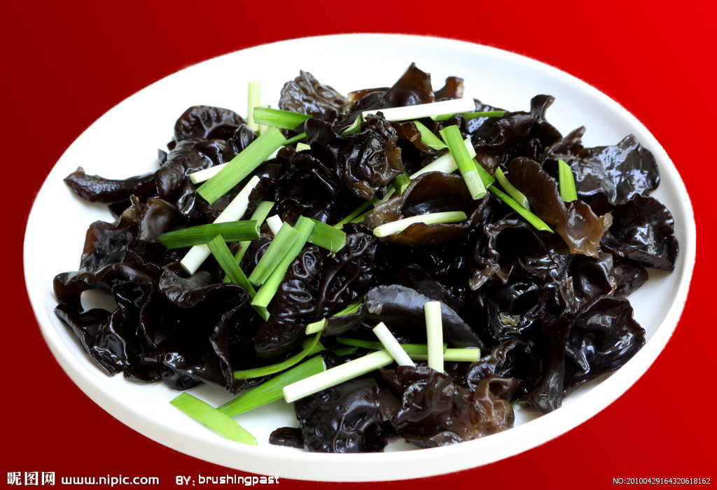  p>木耳,又叫云耳,桑耳,是我国重要的食用菌,有广泛的自然分布和人工