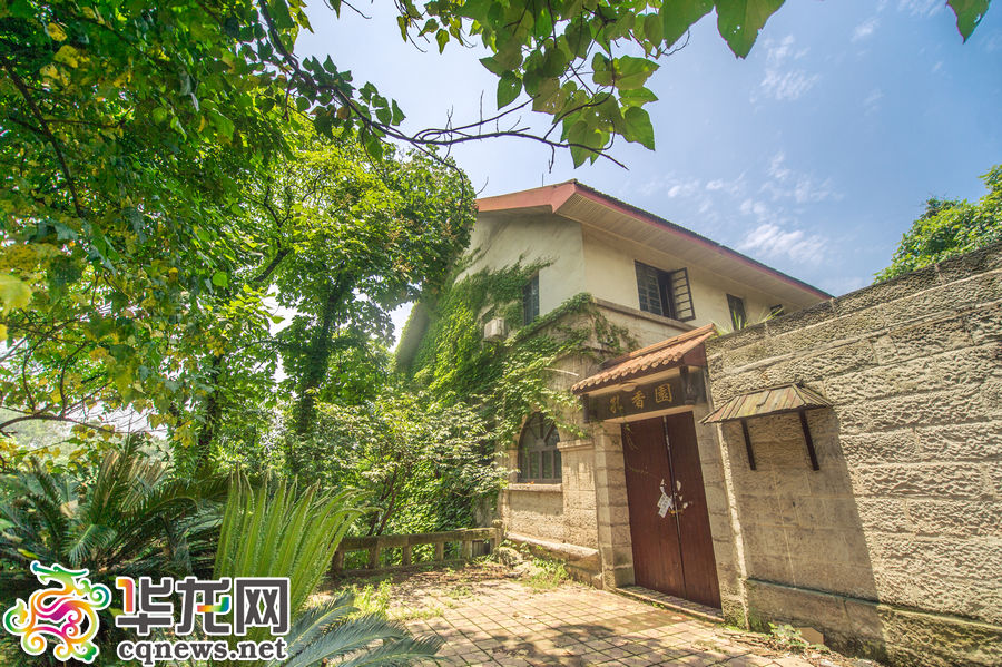 汤山地区知名士绅唐庆升出面帮忙,在宁杭公路的黄栗墅村附近分水岭