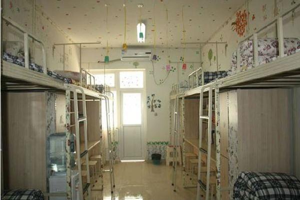 "寝室节"是由 a target="_blank" href="/item/武汉传媒学院/1988858"