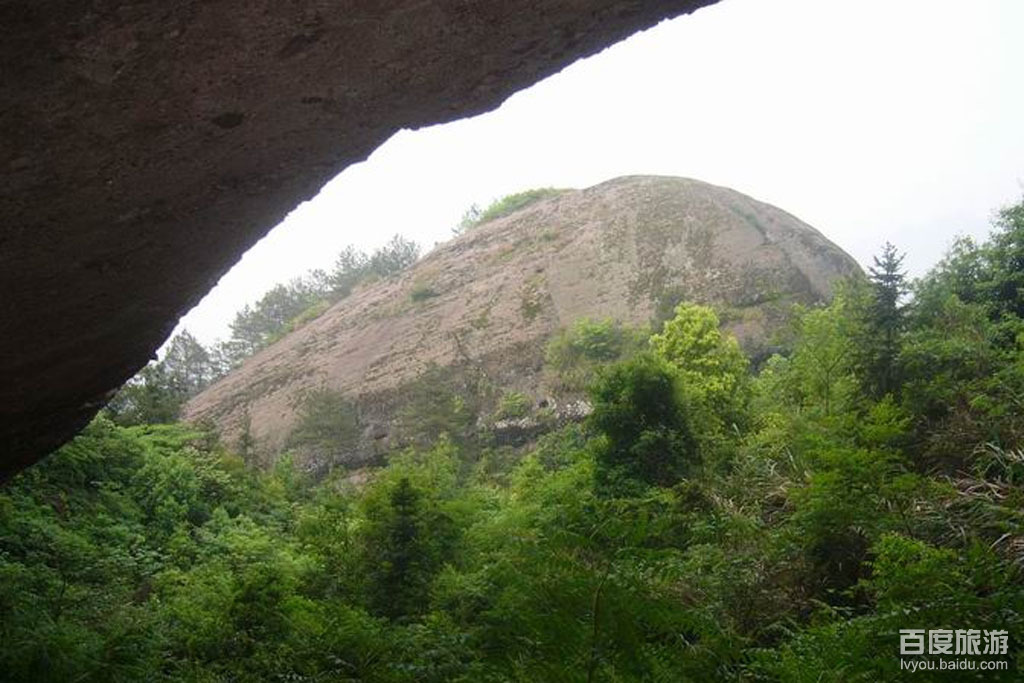  p>石鹅岩为位于武义县城西7公里处的桃溪滩乡境内的一处风景区.