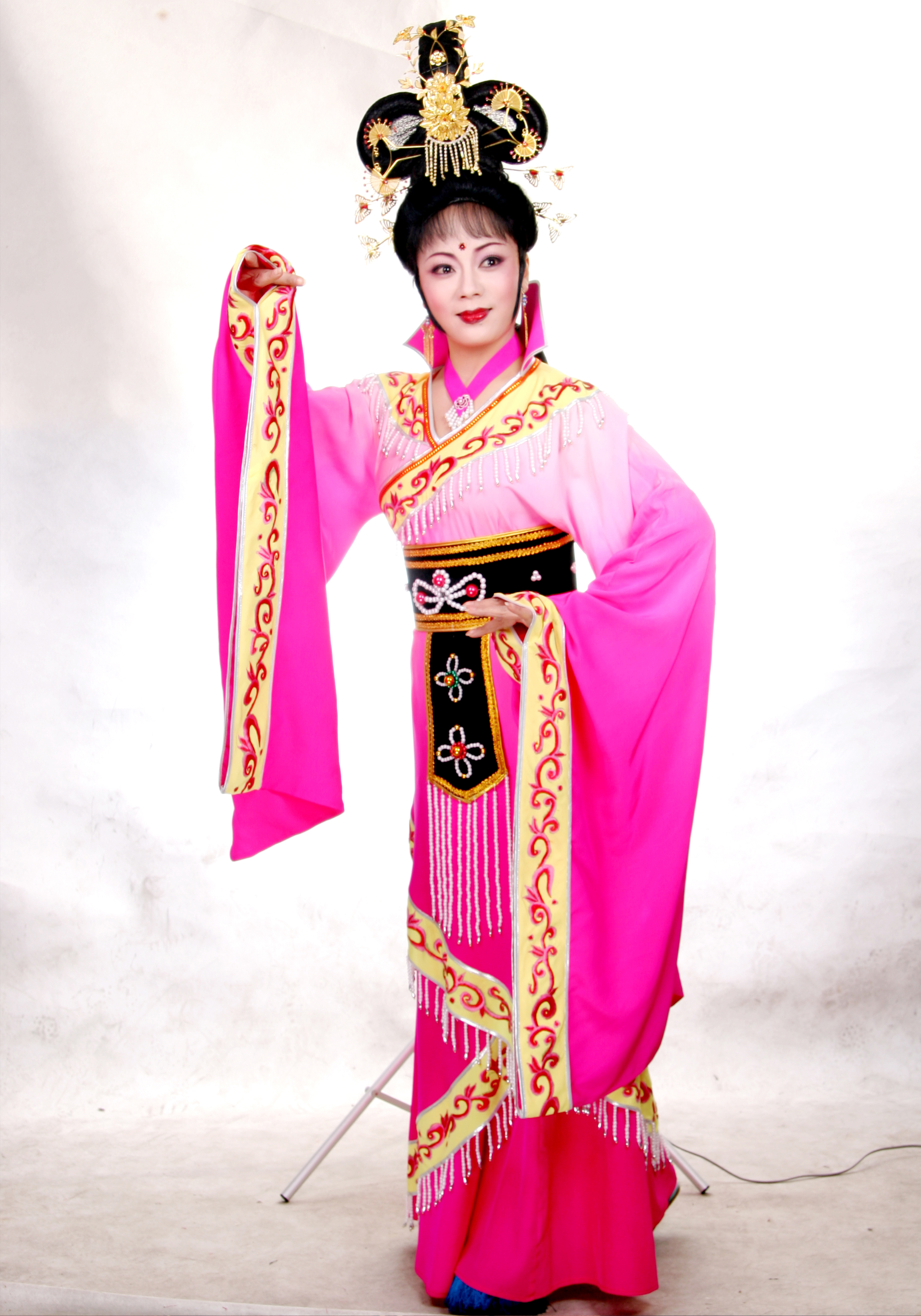 沈惠兰,1965年1月生,一级演员,中国剧协会员,曾获武进区首届"十佳"