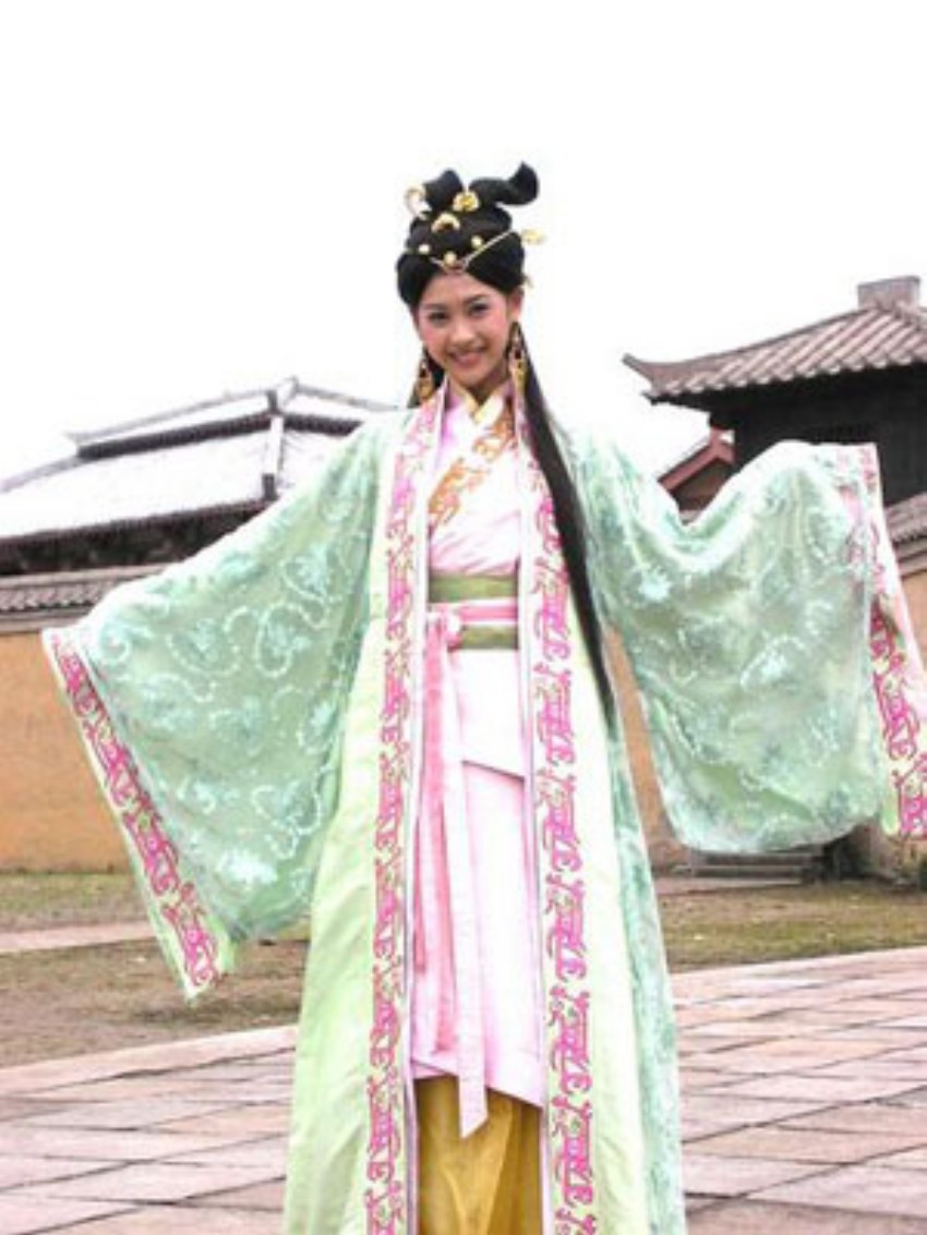 p>钩弋夫人(?-前88年),赵氏,名字不详,河间郡人.