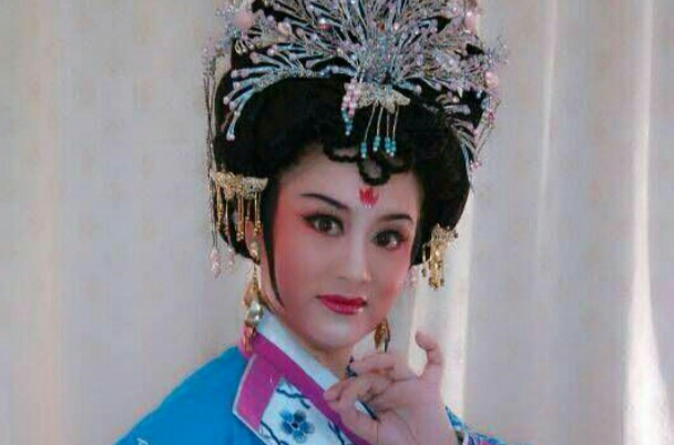  p data-id="gnwquqizuo">黄丹娜,闺门旦兼小生, a target="_blank"