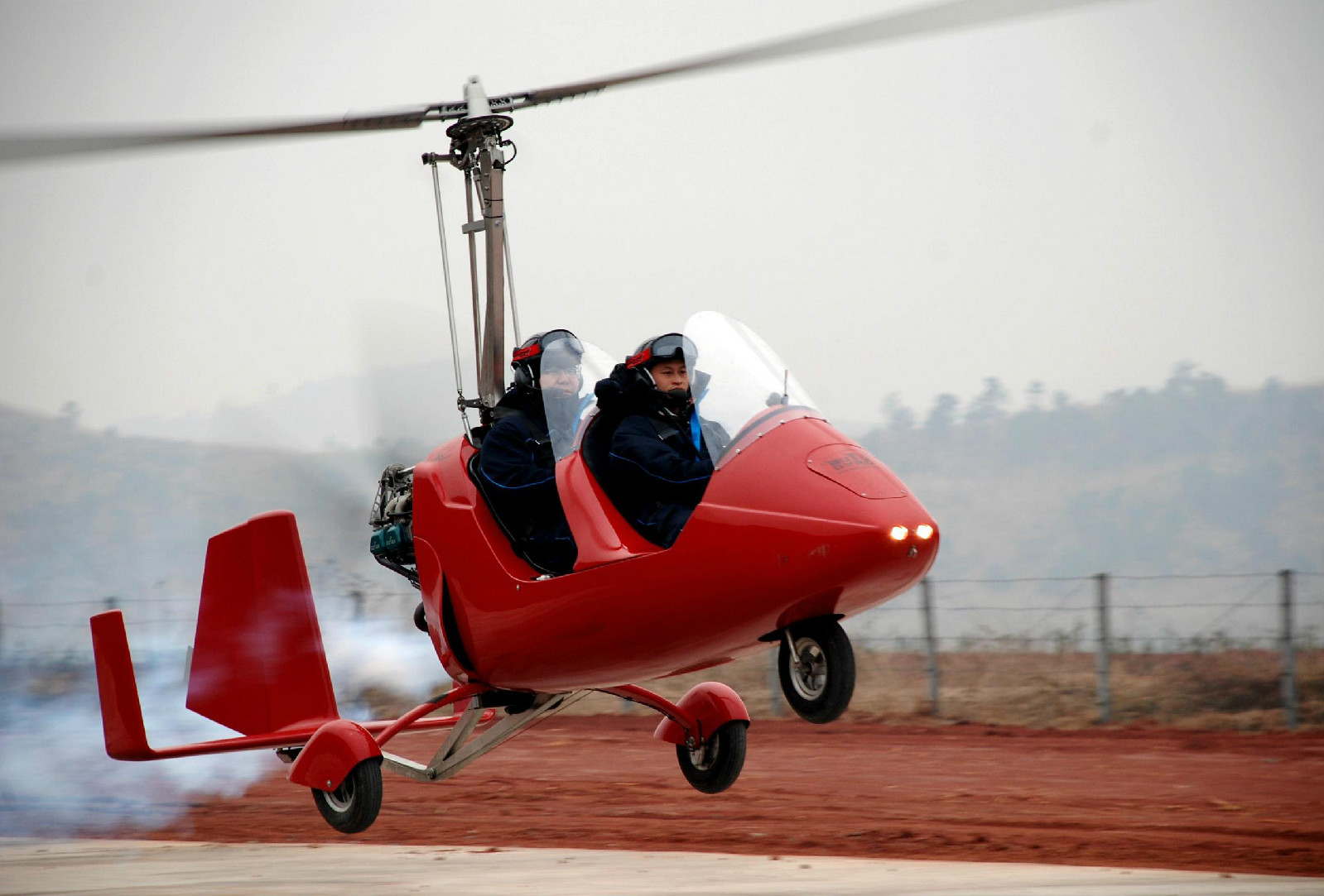  p>自转旋翼机,英文称作autogyro(来自希腊语αυτ     γ  ρο