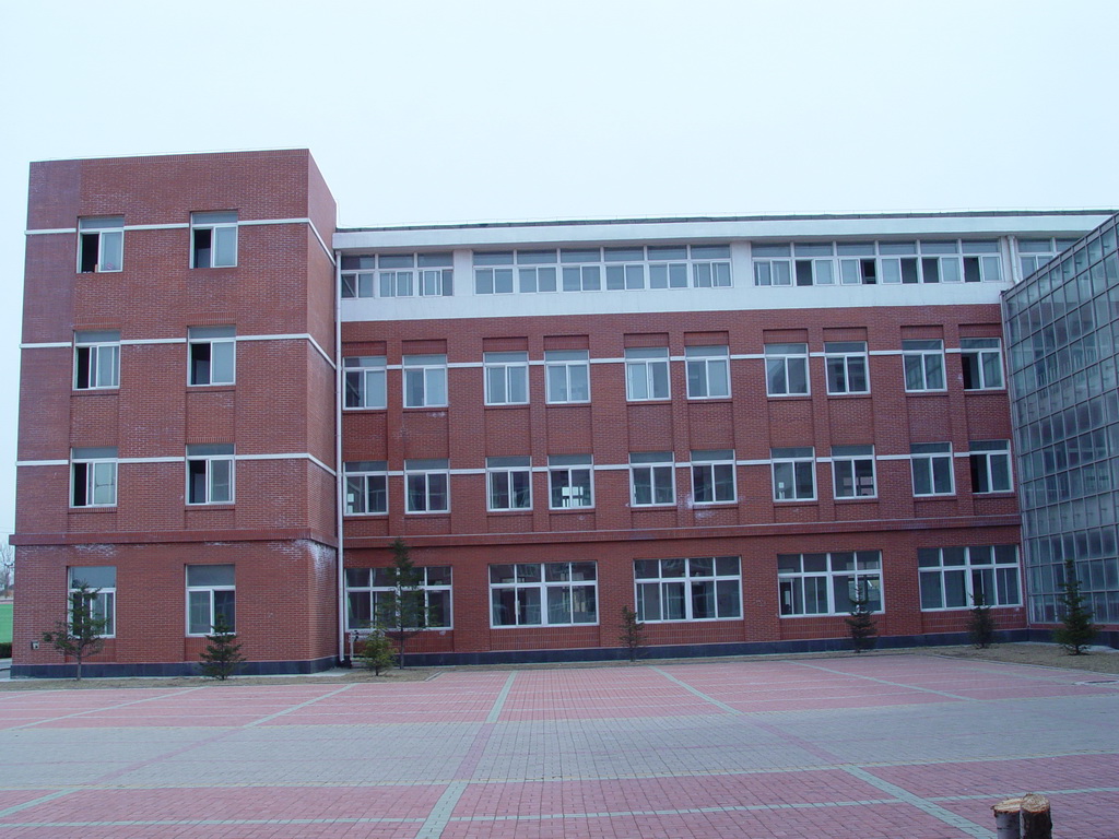 普兰店区第六中学原位于大连市<a target="