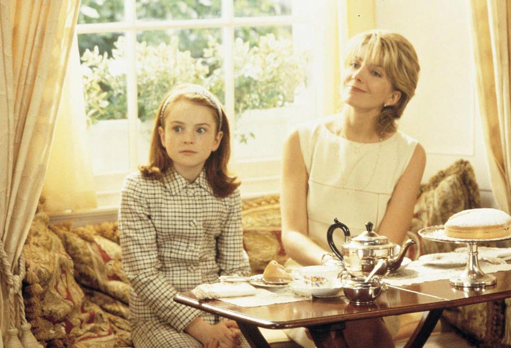 天生一对》 i>(the parent trap) /i>是美国1998年出品的家庭喜剧电影