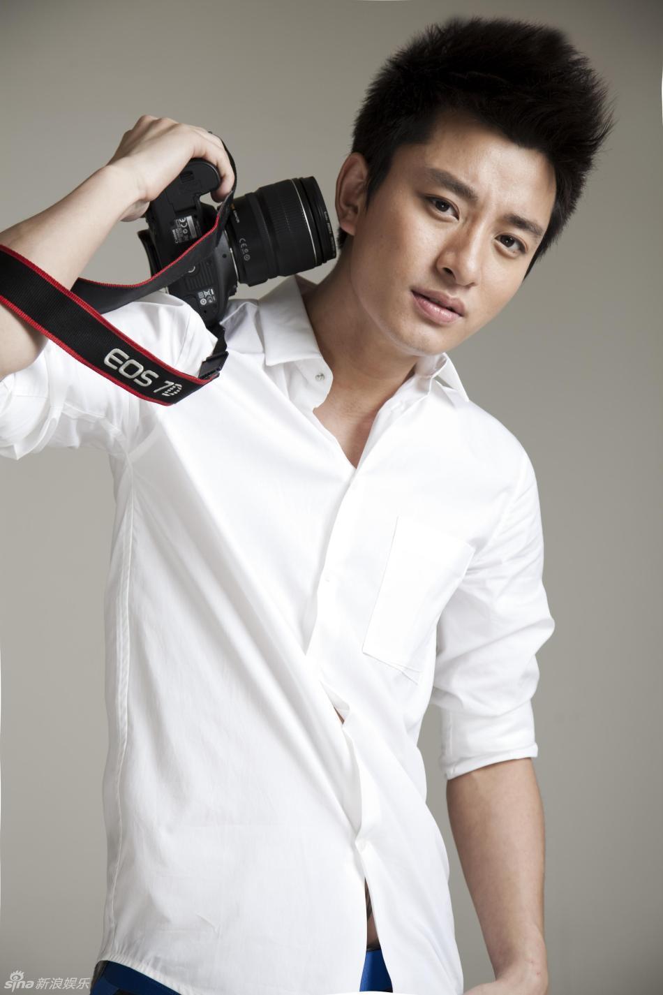  p>贾乃亮(jerry),1984年4月12日出生于黑龙江省哈尔滨市松北区,中国