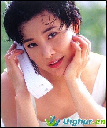  p>《绿卡族》是一部集中讲述"绿卡人"归国投身现代化建设的20集电视