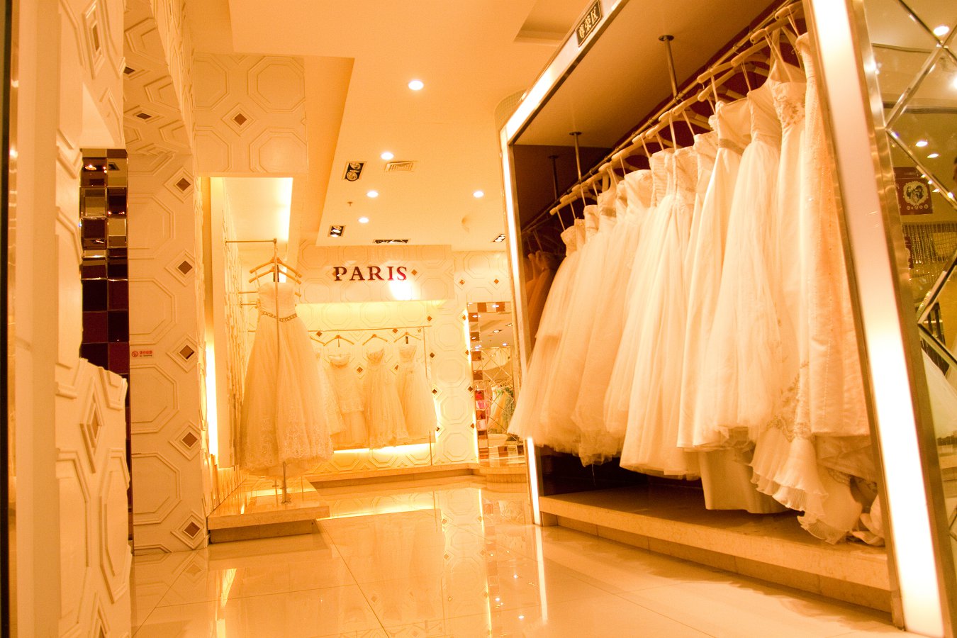 荆州巴黎婚纱摄影机构