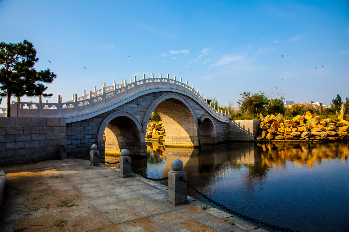  p> a target="_blank" href="/item/月亮湖公园/2893538" data-lemma