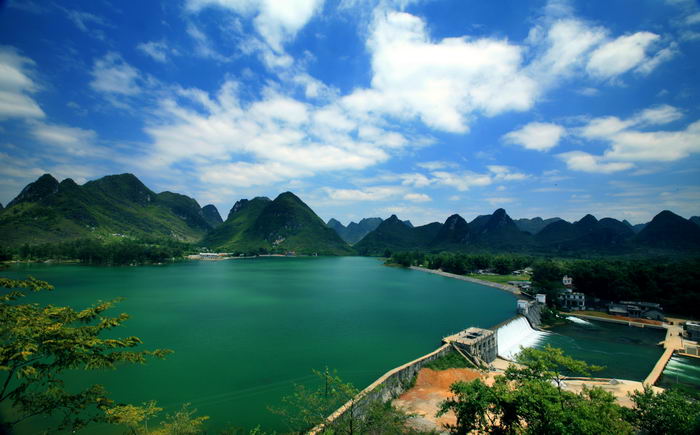  p data-id="gnbqk0i97w">龙潭水库位于陆丰市陂洋镇东部高山脚下,在 