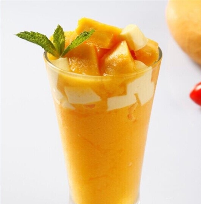  p>芒果雪泥冰是一道简单易学的冷饮甜品,口味清爽酸甜. /p>