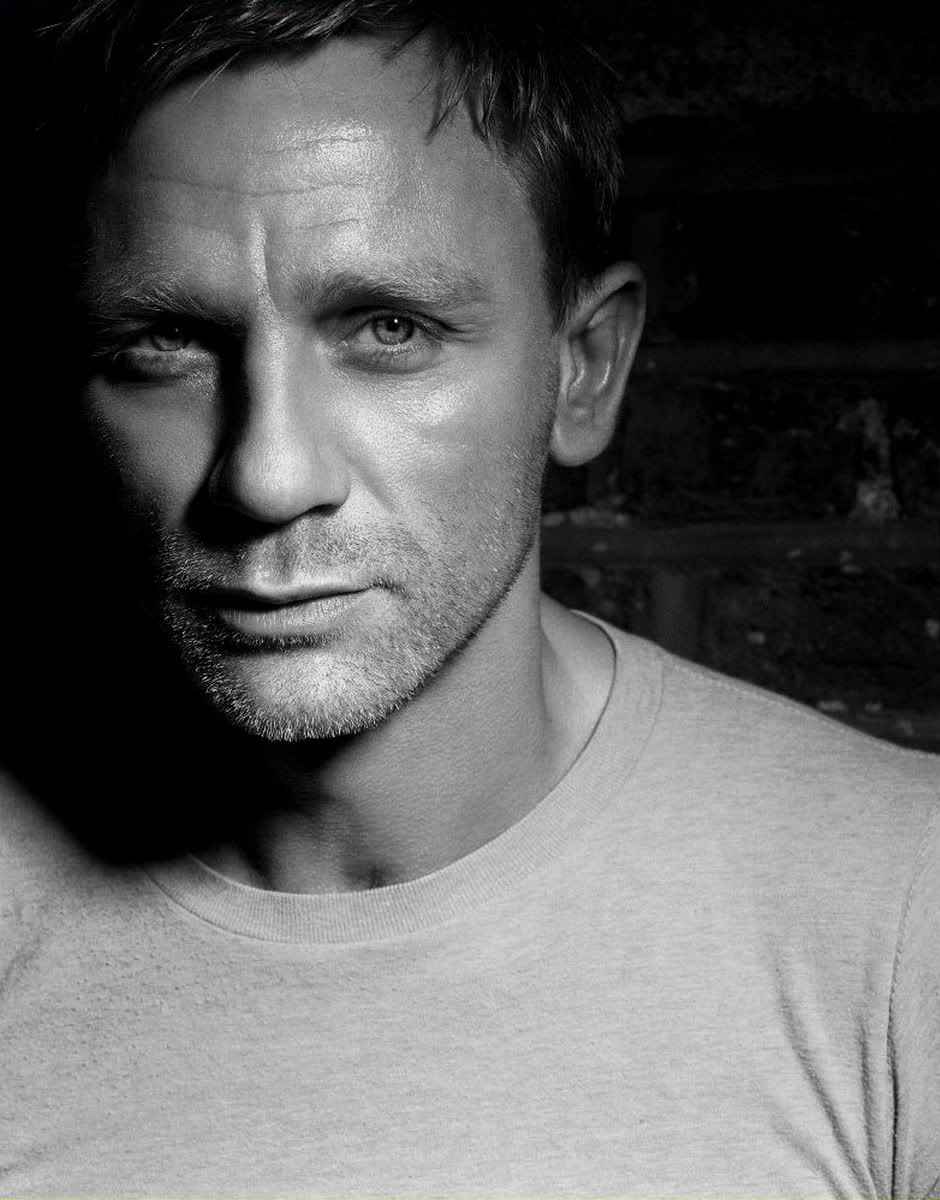  p>丹尼尔·克雷格(daniel craig),1968年3月2日出生于英国英格兰柴郡