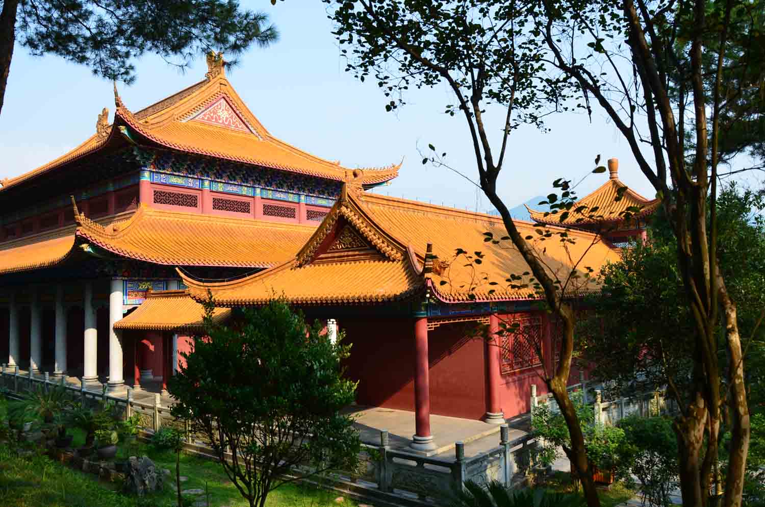  p>炎帝陵,位于湖南省株洲市 a target="_blank" href="/item/炎陵县