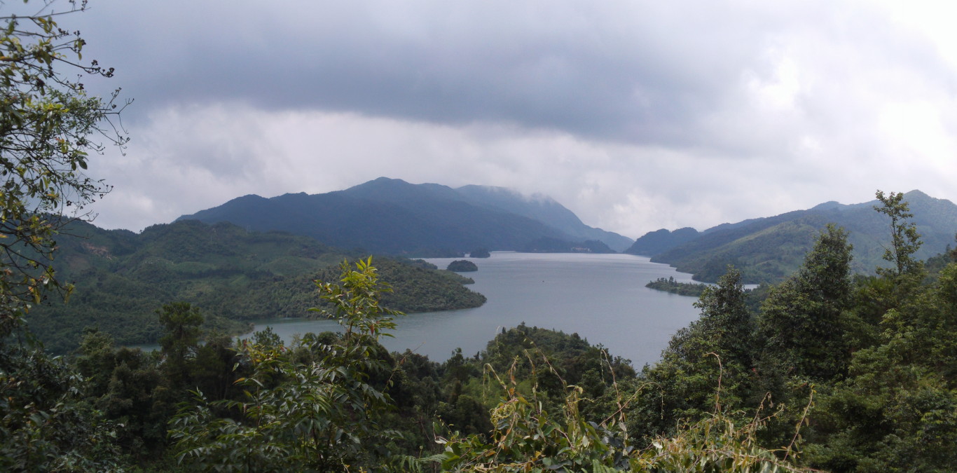 别名板洞水库,是广东省的一处景点,位于广东省连南瑶族自治县的南部