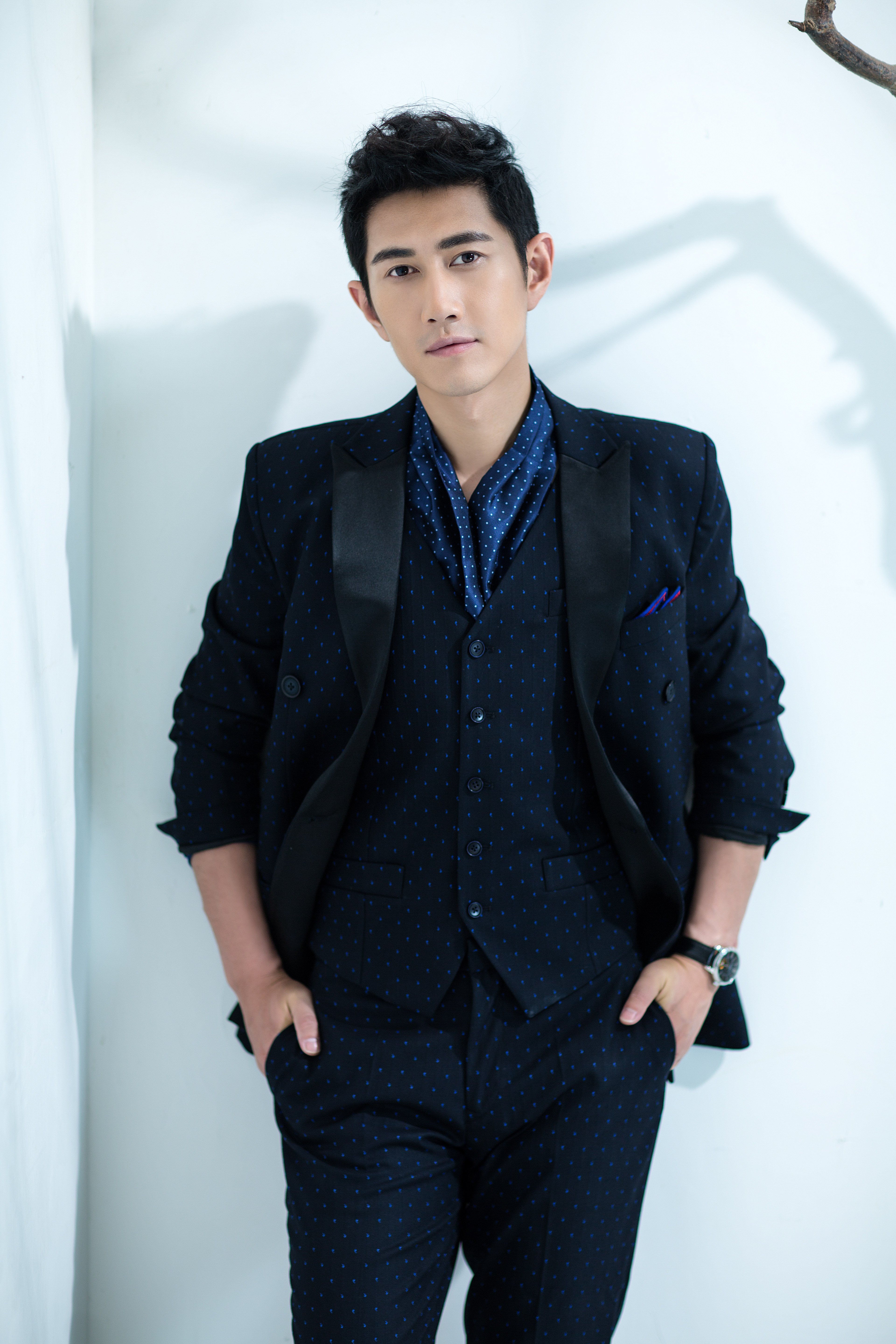  p>何明翰,1980年8月13日出生于江苏省如皋市,中国内地男演员,毕业于