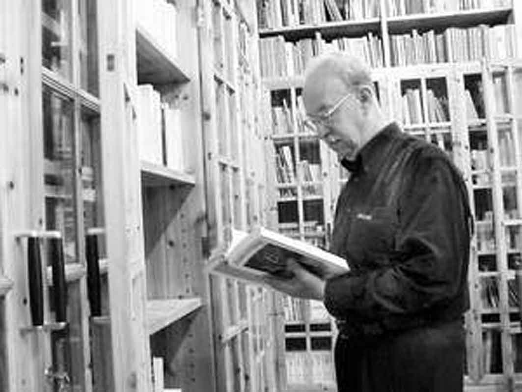  p>施舟人 i>(1934年-2021年2月18日) /i>,出生于 a target="_blank"