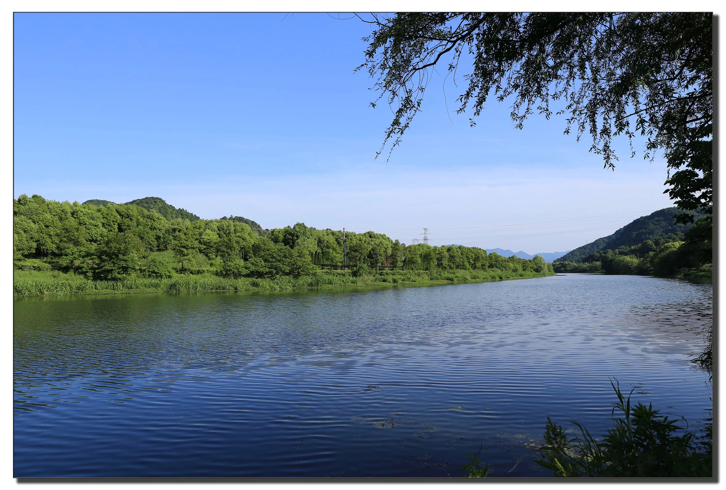  p>若耶溪,今名平水江,是绍兴市区境内一条著名的溪流.