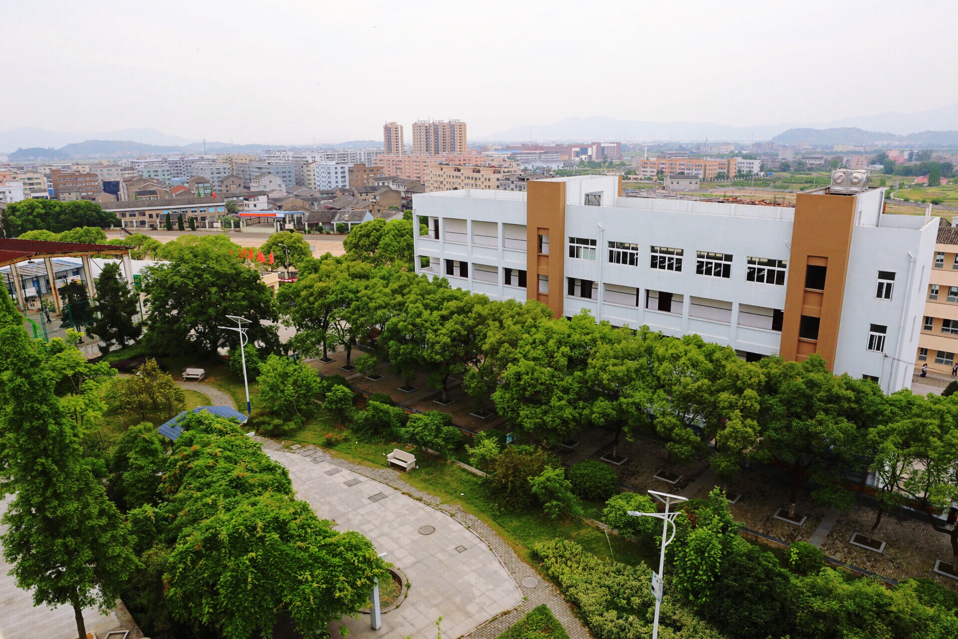  p>瑞安市第九中学创建于1955年,是陶山片区唯一一所普通高级中学.