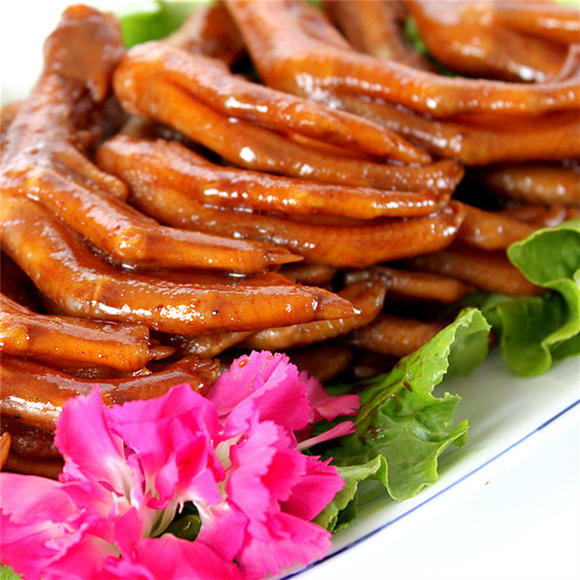  p>卤鸭爪,一道家常菜品,主要制作原料是鸭爪,配料是 a target="