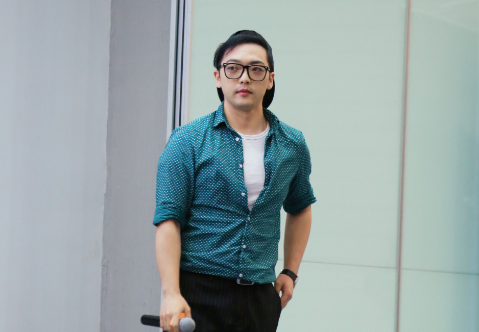  p data-id="gm3itycr2q">凌飞,中国内地配音演员.