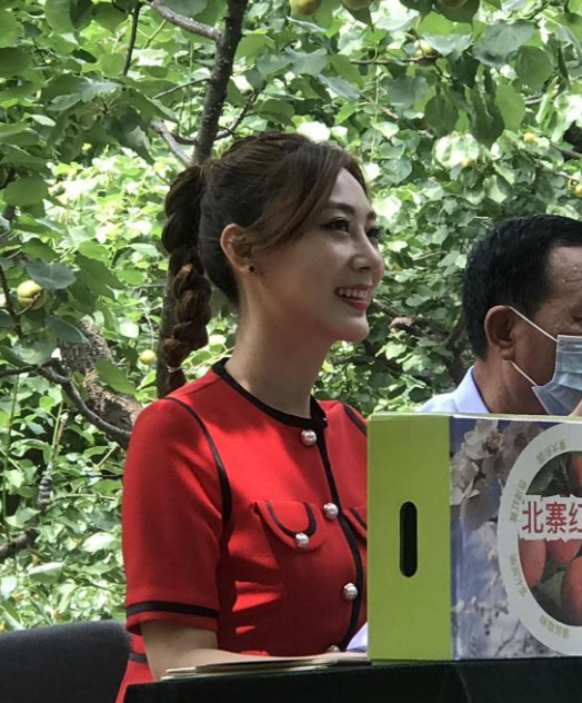 f5y">翟优,主持人,毕业于中国传媒大学硕士学位,就职于北京广播电视台