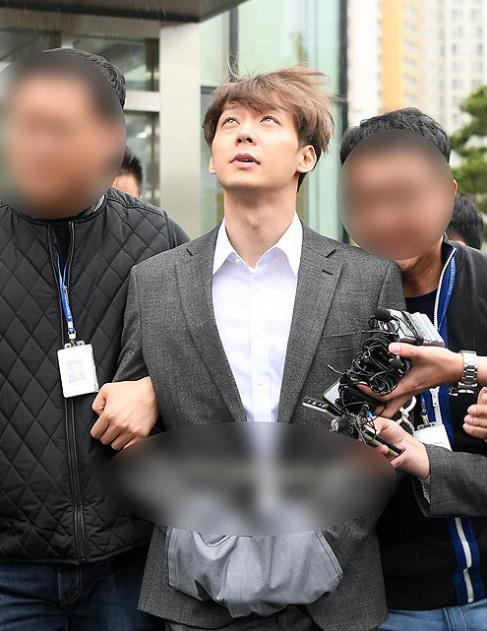朴有天被拘留，警方称其“不知体内毒品来由”说法荒唐_百科TA说