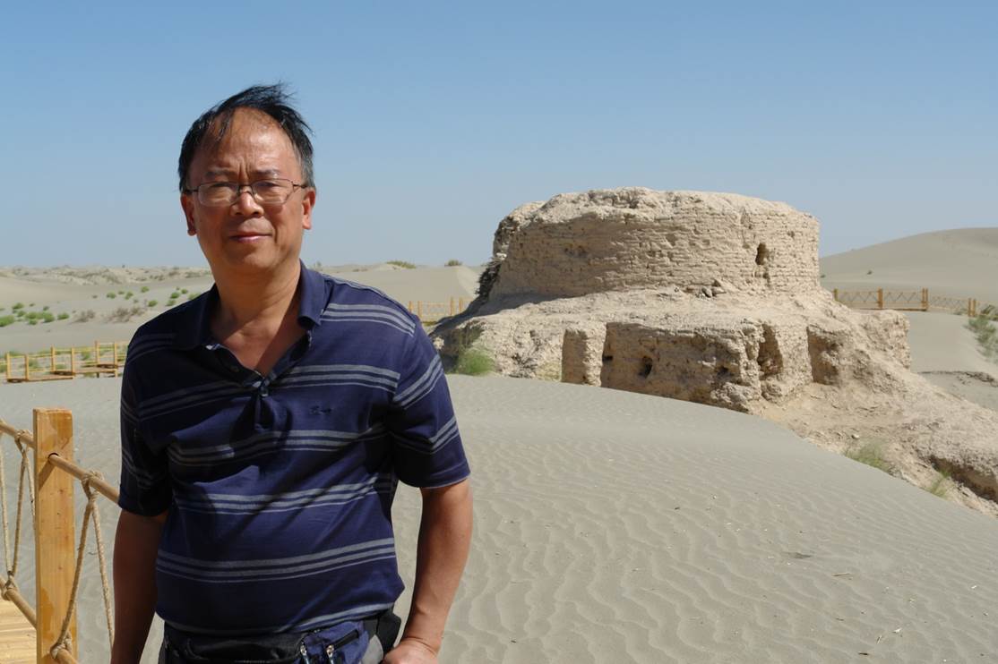 笔名杨铭,男,1952年