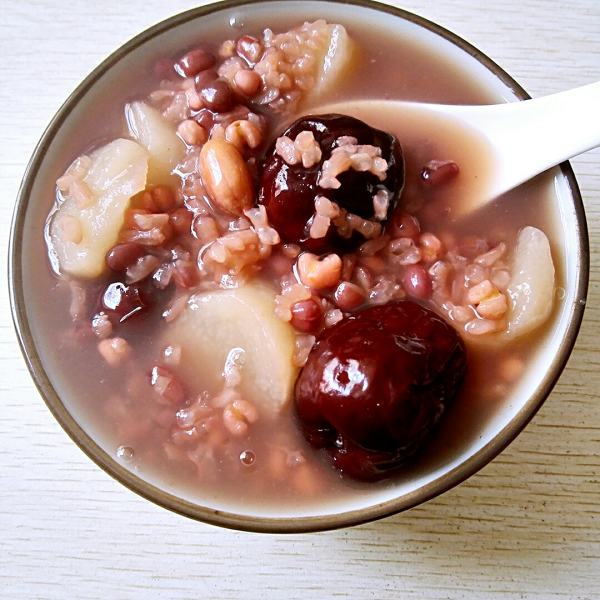 不胜枚举,而将二者混合而制成的红豆山药粥的功效及作用就可想而知了