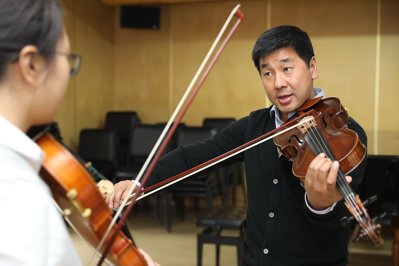 上海音乐学院中提琴教授,博士生导师,美国 a