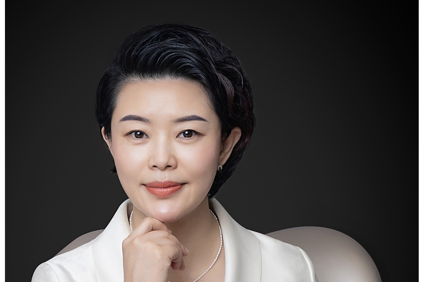 汉族,露西尼国际形象管理机构 a target="_blank" href="/item/创始人