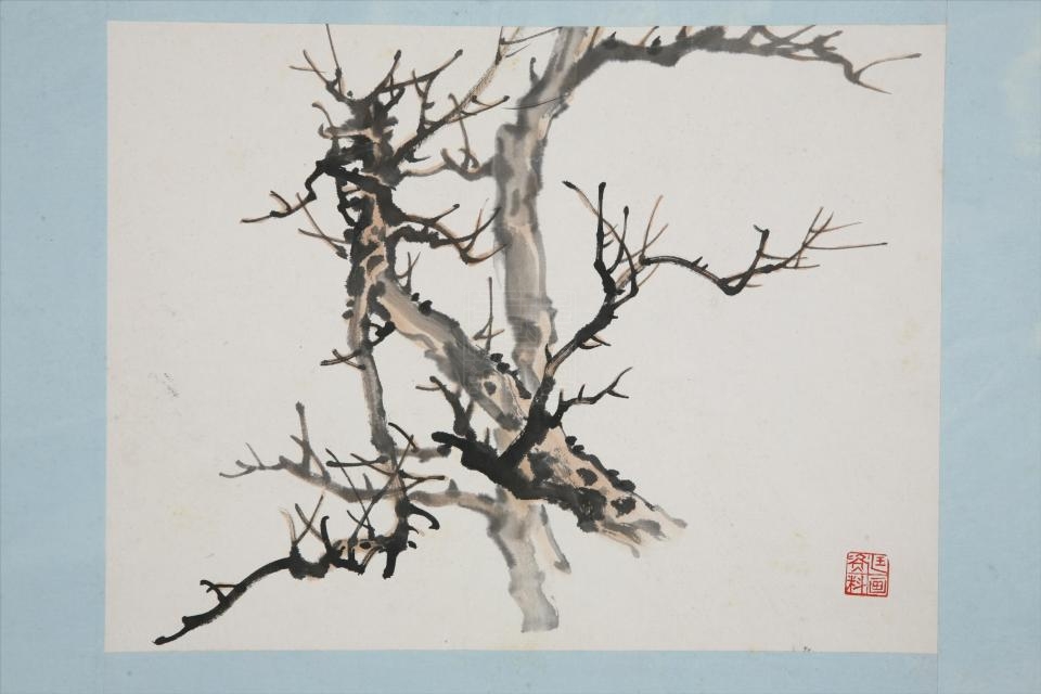 现代周北溪设色枯树图页