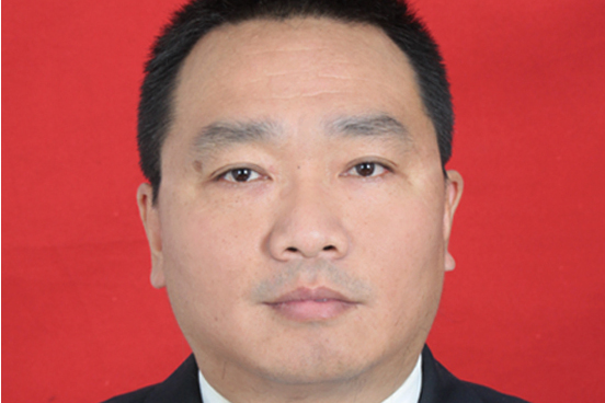 曾任南京市人民检察院书记员,助理检察员,办公室副主任,下关区人民