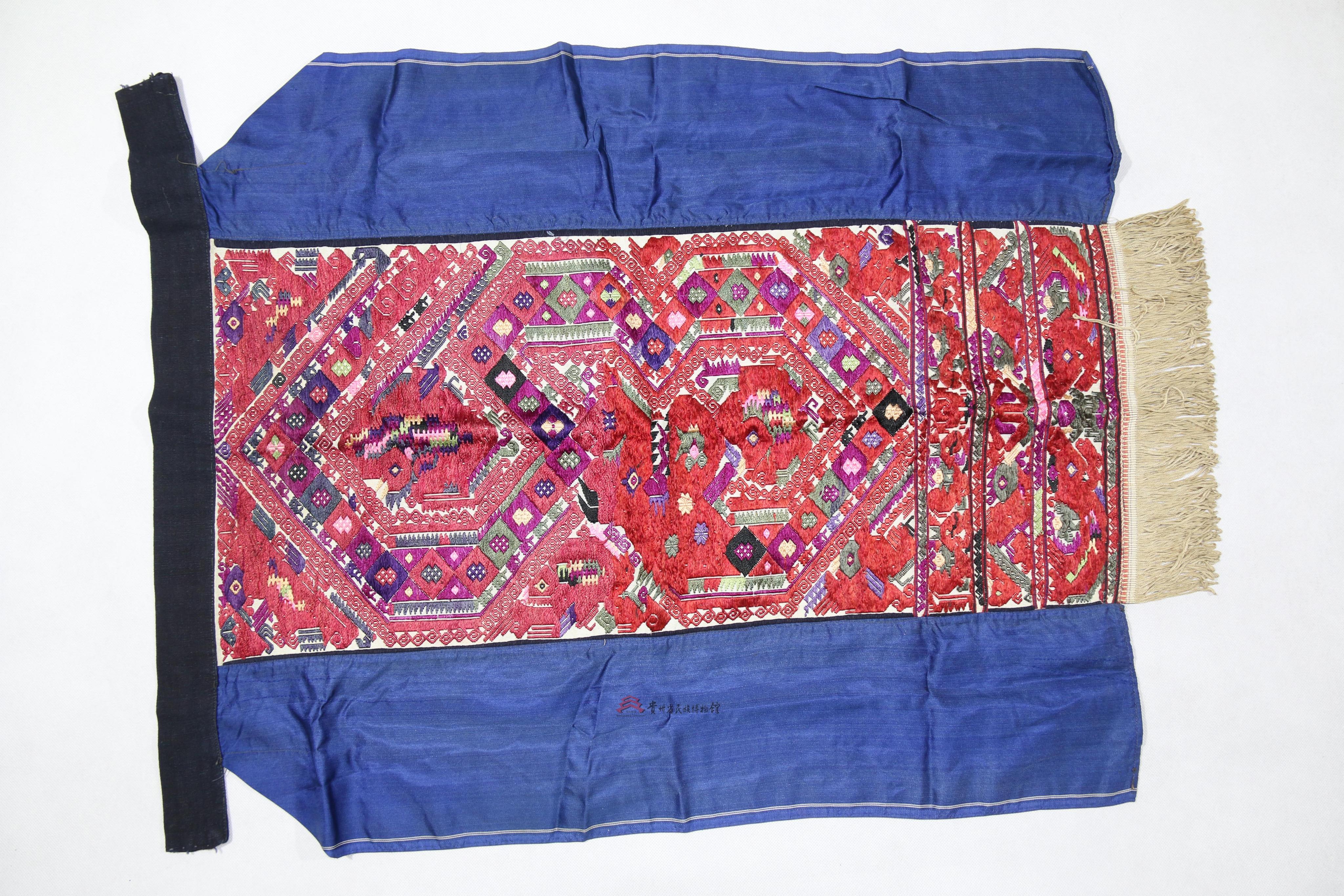 当代台拱苗族织锦龙凤纹流苏围腰