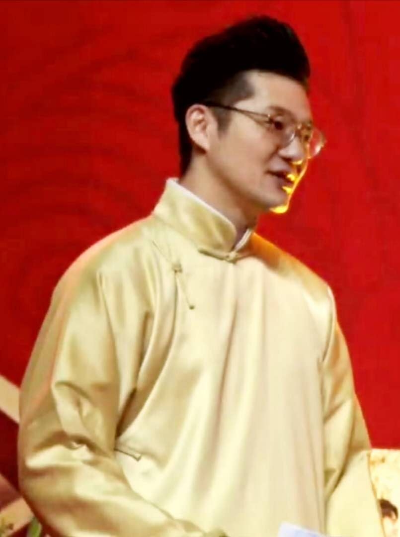  p data-id="gncpb2lpu6">谢金,1982年3月5日出生于中国,中国内地相声