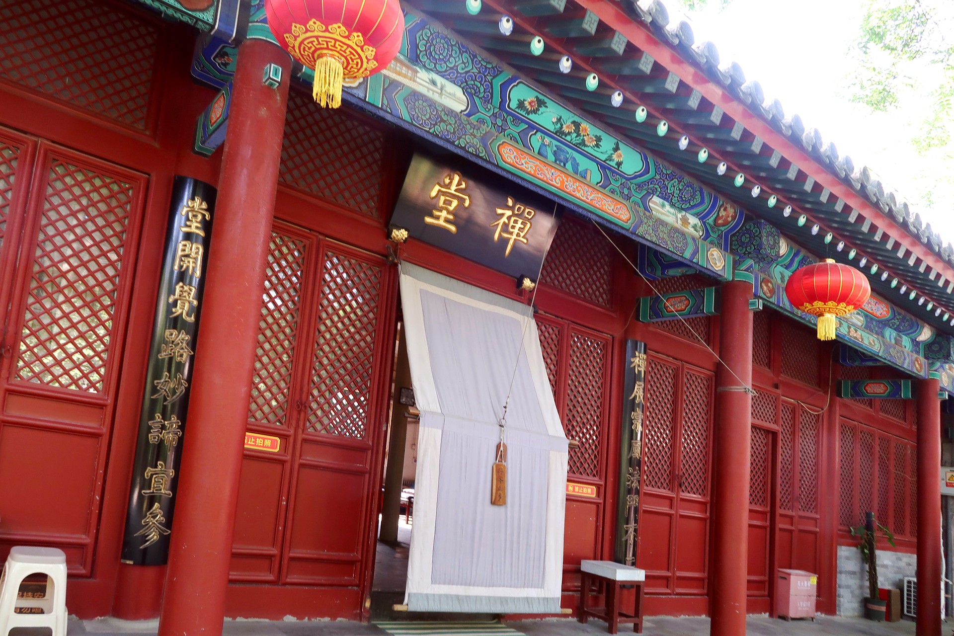  p>禅堂,读音chán táng,汉语词语,意思为在中国禅宗的寺院建筑结构