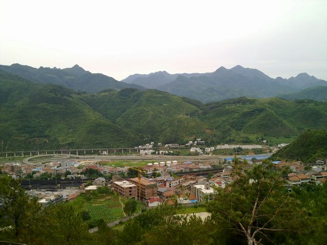  p>官渡镇,隶属于四川省达州市万源市,地处达州市北部,东与花尊乡相连