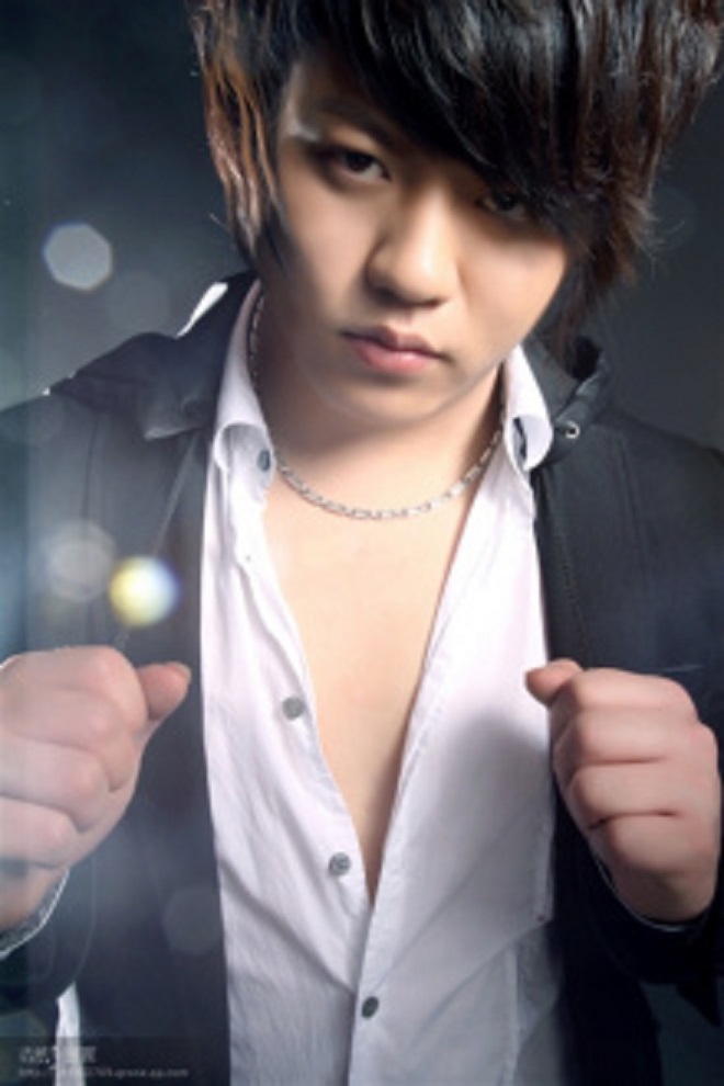 《午后分手》是2010年11月发行的一首中文歌曲,词作者,曲作者为李佳宁